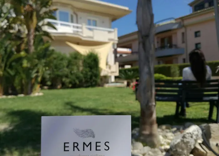 לינה וארוחת בוקר Ermes אבולה